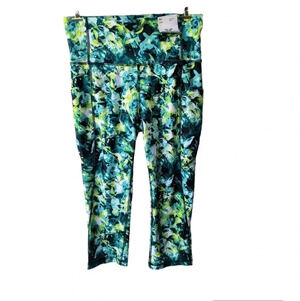 Xersion High Rise Fitted Floral Design Capri Athletic Yoga Pants, Medium